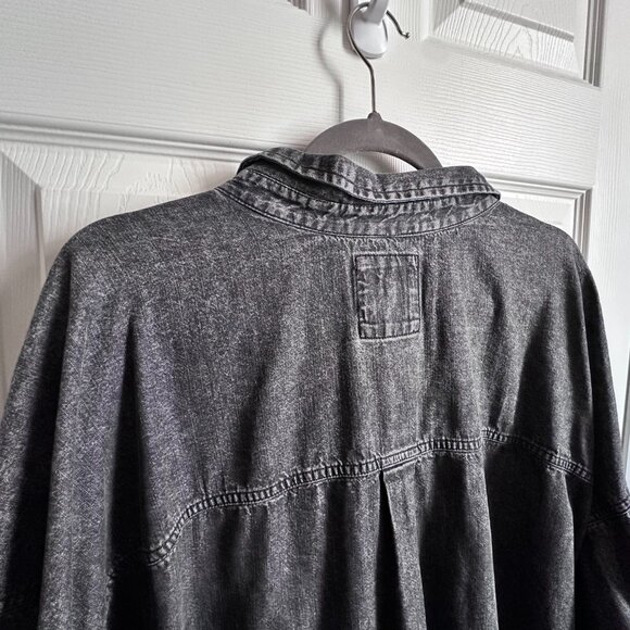 SO Women's 2X Black Acid Wash "The Favorite" Oversize Button Down Denim Shirt - Picture 6 of 8